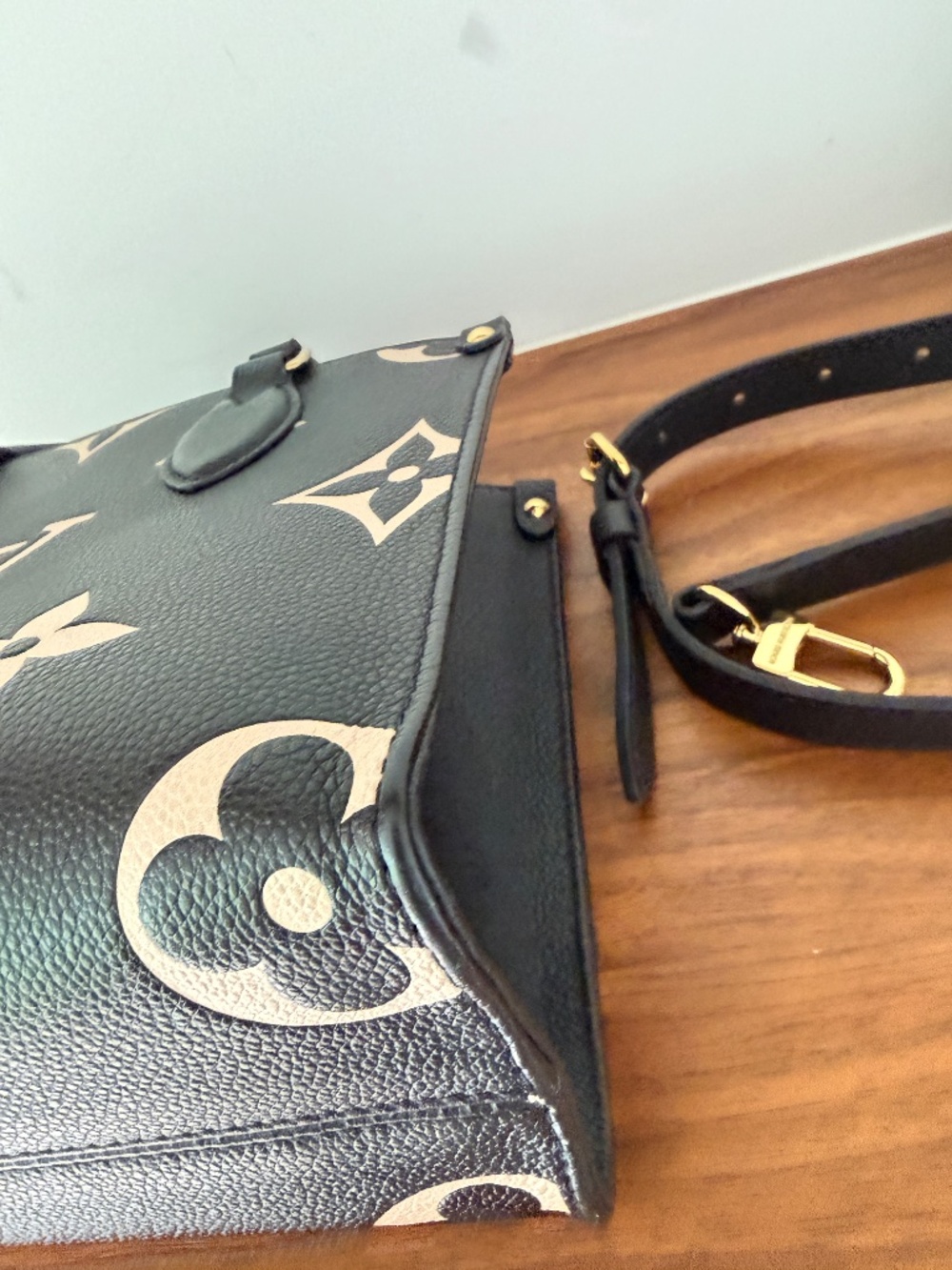 Louis Vuitton Empreinte Monogram Giant Onthego PM Black Beige Pre-Owned - Picture 3 of 13